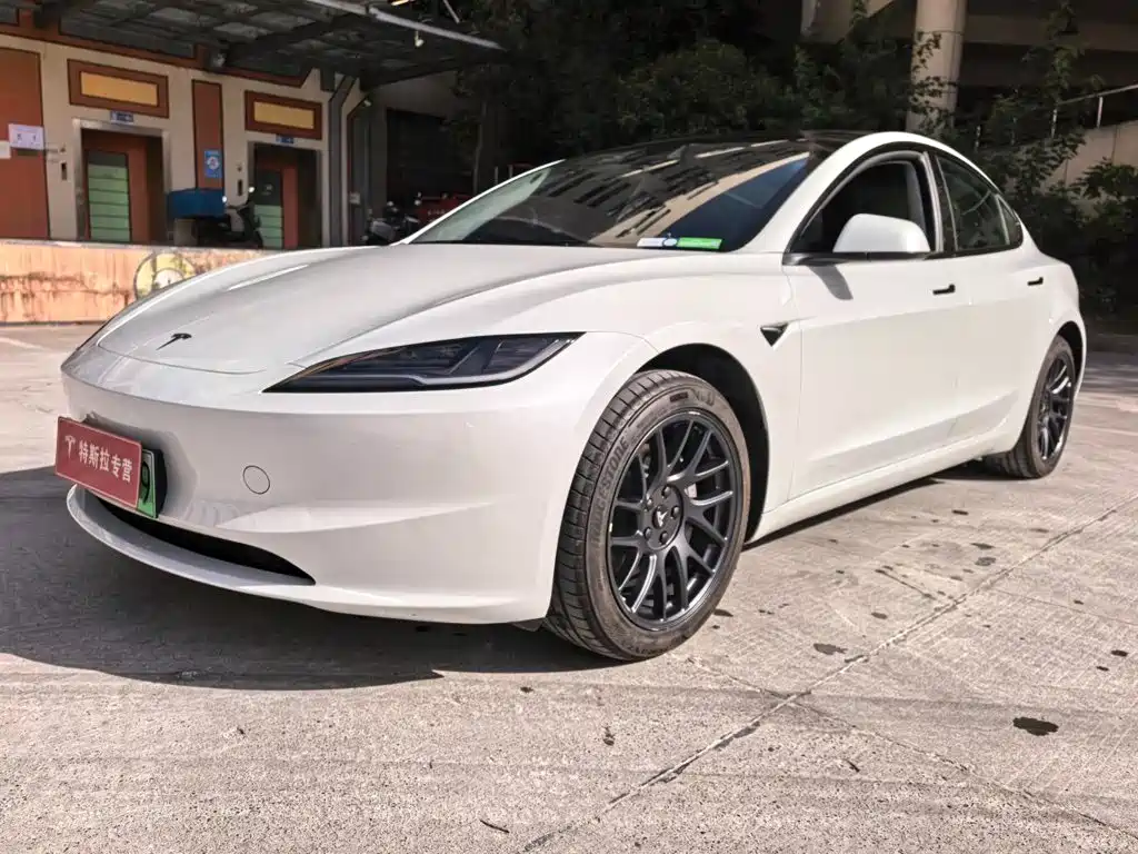Tesla Model 3 — фото 4