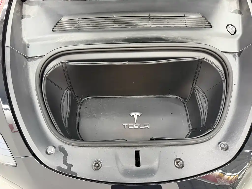 Tesla Model Y — фото 23
