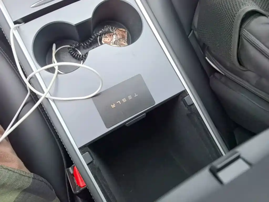 Tesla Model Y — фото 14