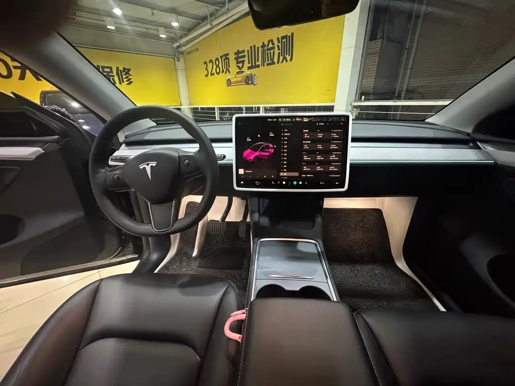 Tesla Model Y — фото 11