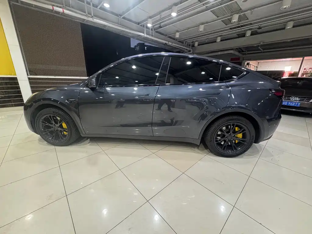 Tesla Model Y — фото 3