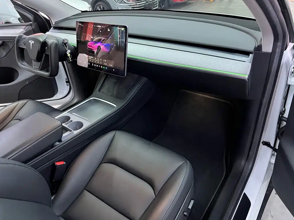 Tesla Model Y — фото 9