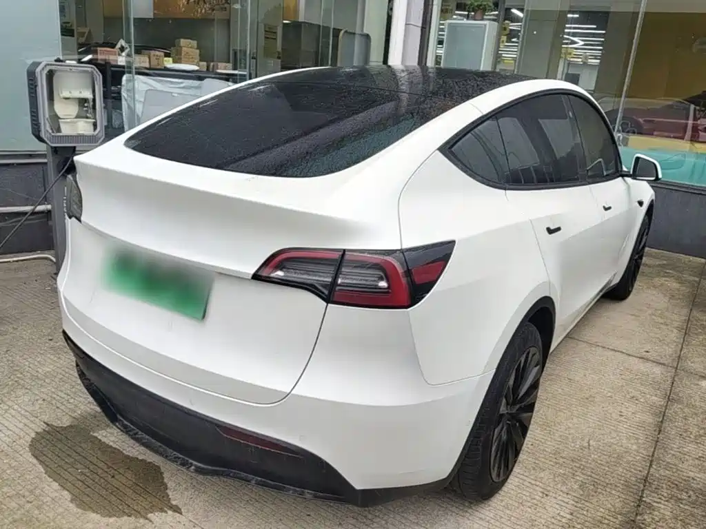 Tesla Model Y — фото 7