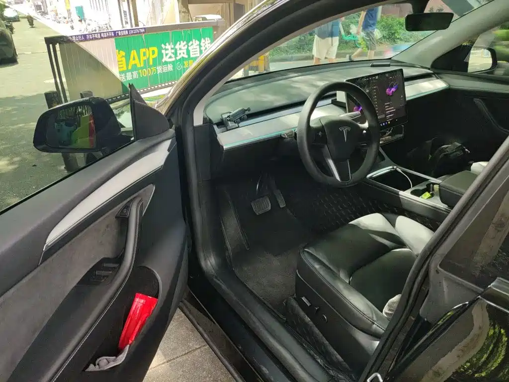 Tesla Model Y — фото 17