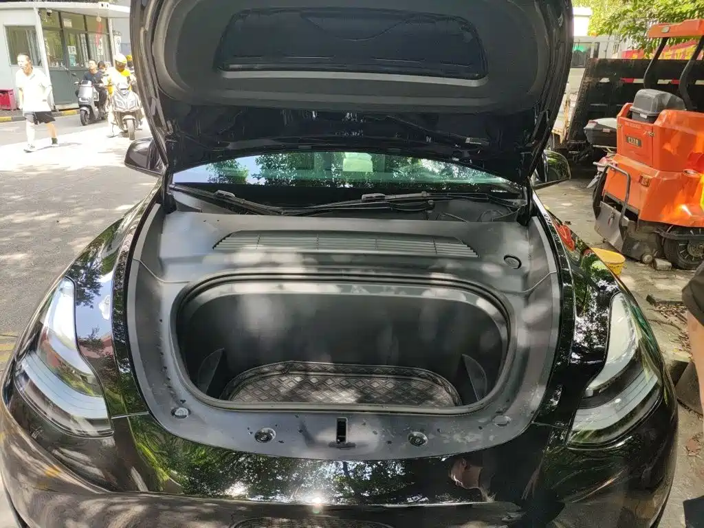 Tesla Model Y — фото 21