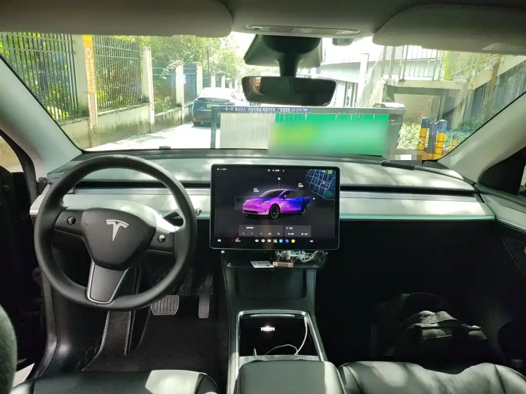 Tesla Model Y — фото 10