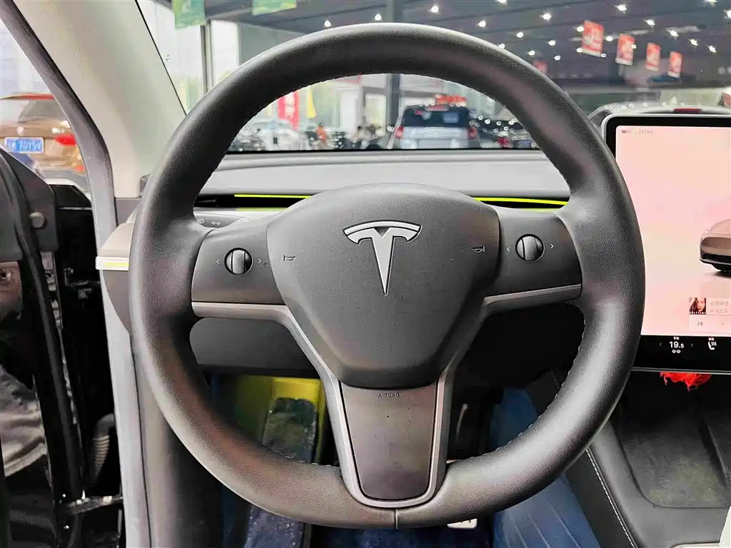 Tesla Model Y — фото 13