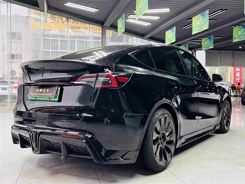 Tesla Model Y — фото 8