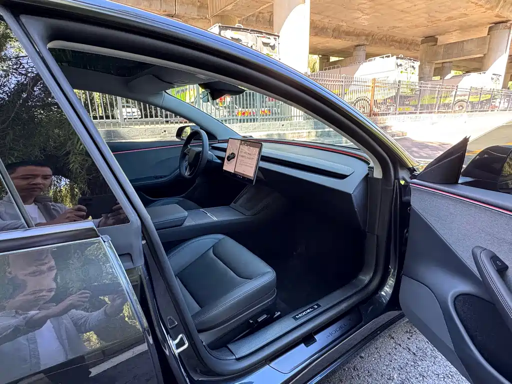 Tesla Model 3 — фото 11