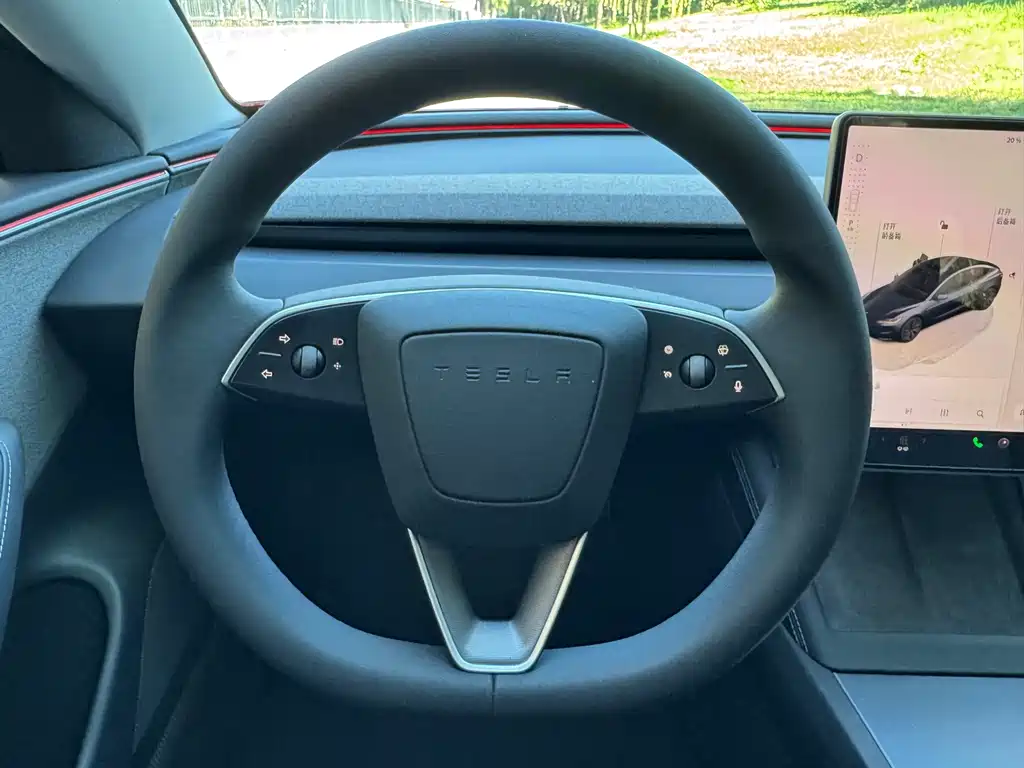 Tesla Model 3 — фото 14