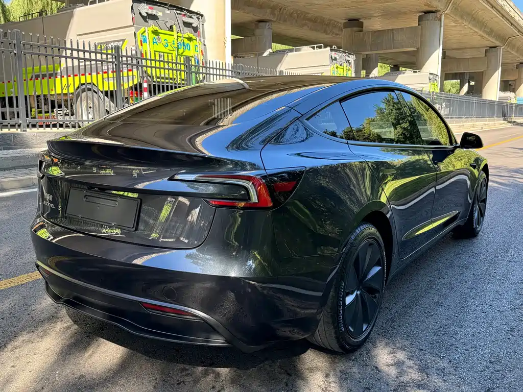 Tesla Model 3 — фото 5