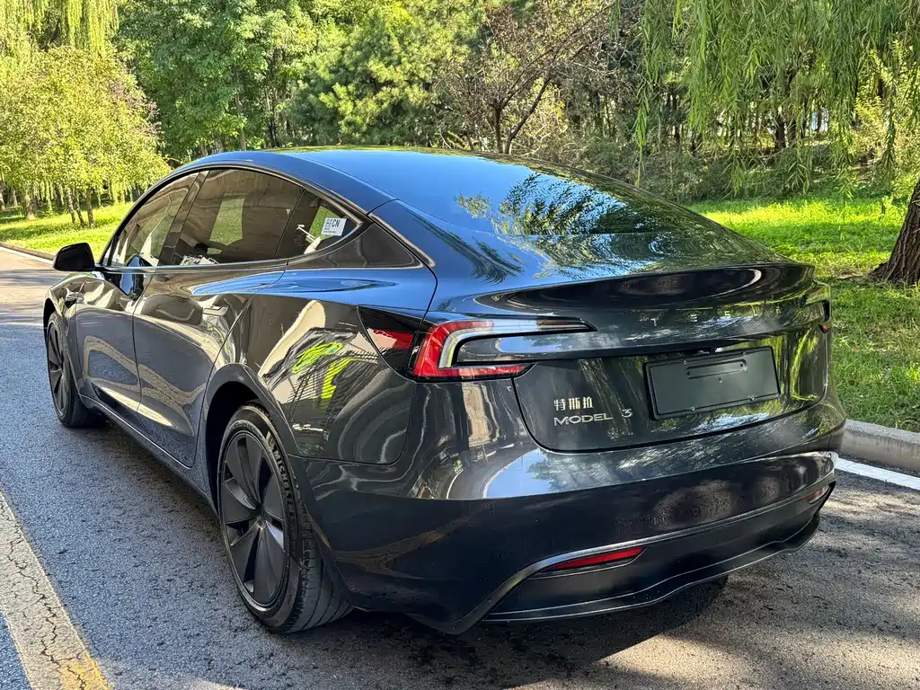 Tesla Model 3 — фото 7