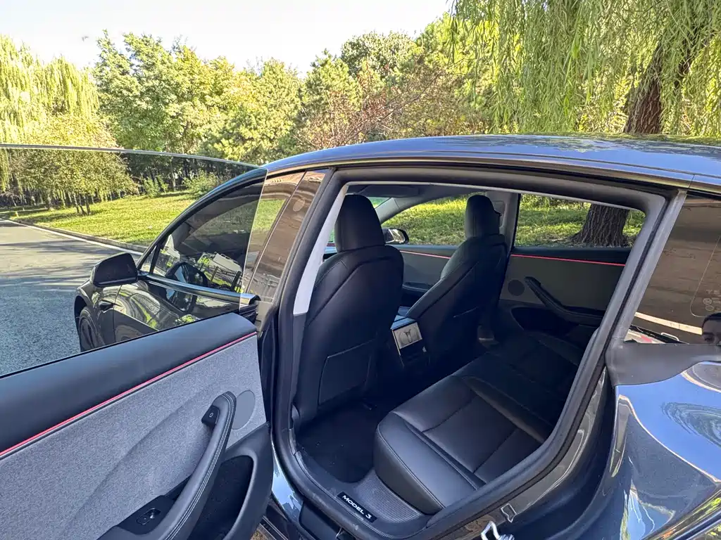 Tesla Model 3 — фото 10