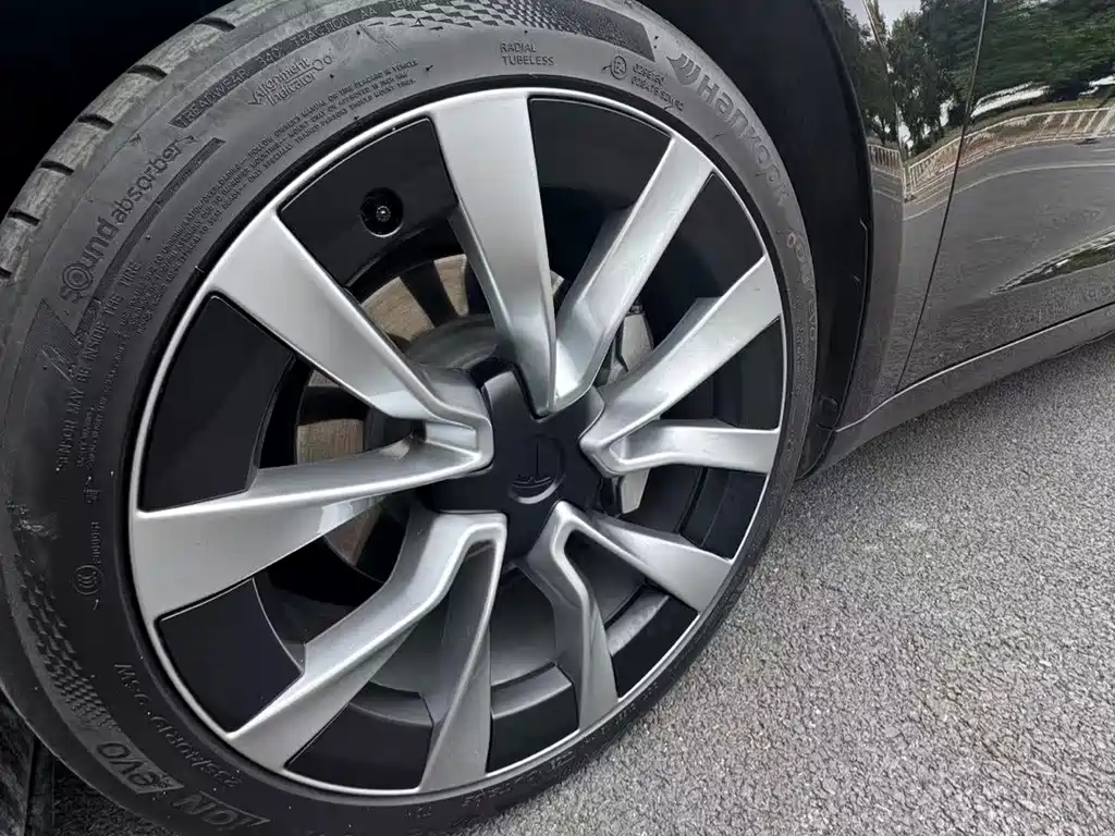 Tesla Model 3 — фото 13