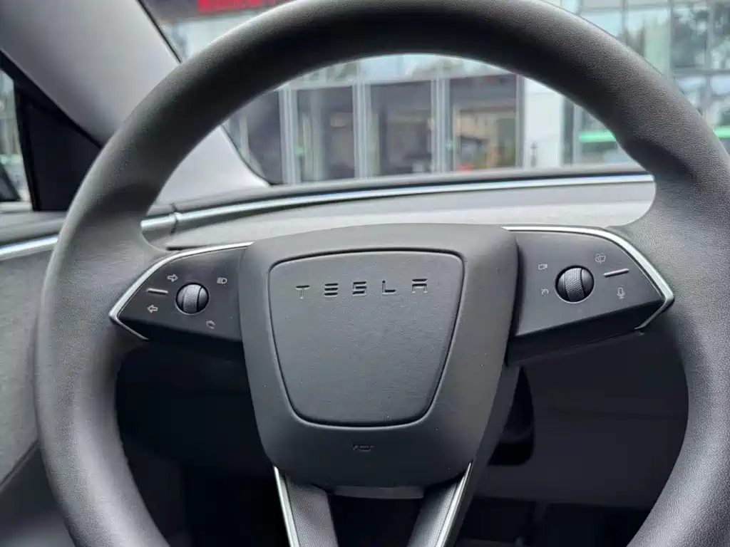 Tesla Model 3 — фото 19