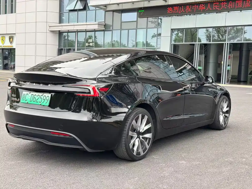 Tesla Model 3 — фото 3