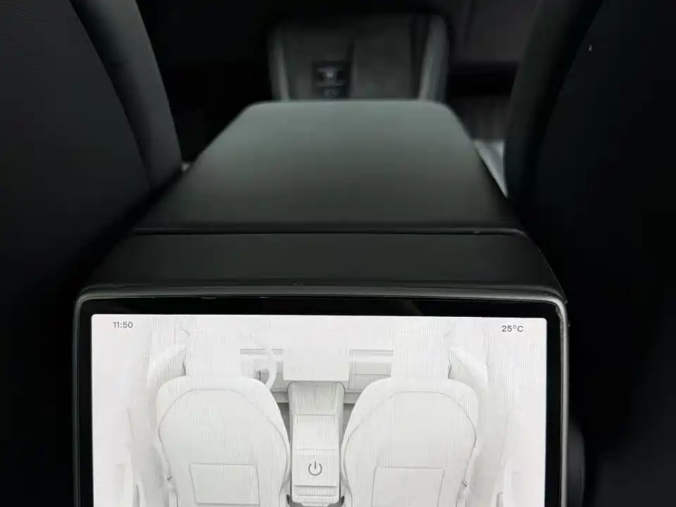 Tesla Model 3 — фото 21