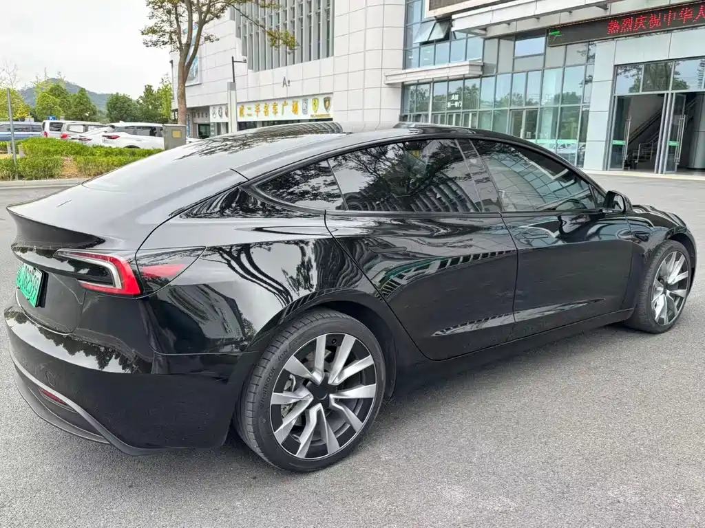 Tesla Model 3 — фото 24