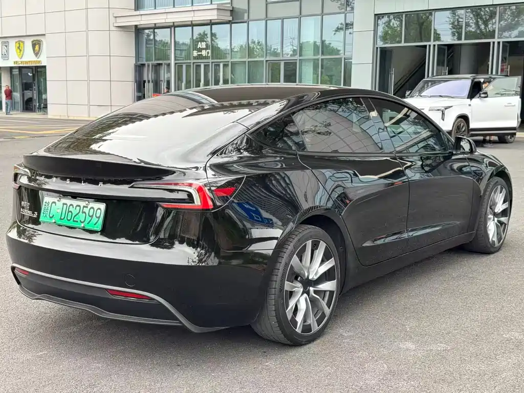 Tesla Model 3 — фото 28