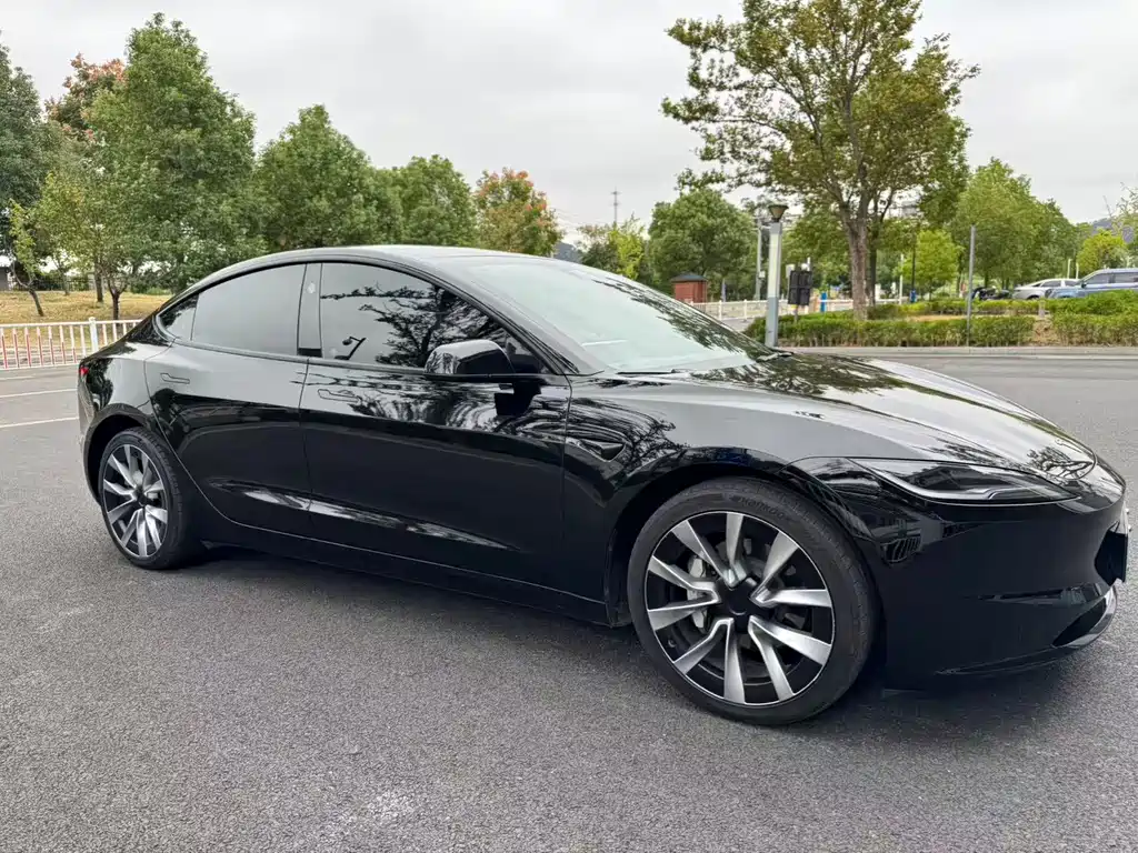 Tesla Model 3 — фото 4