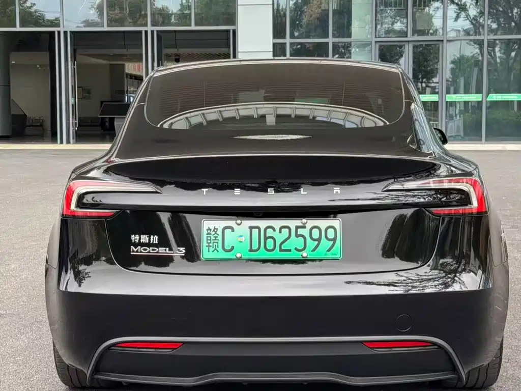 Tesla Model 3 — фото 10