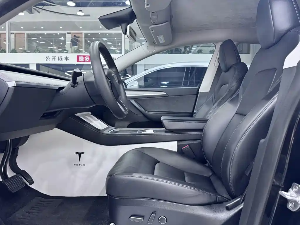 Tesla Model Y — фото 7
