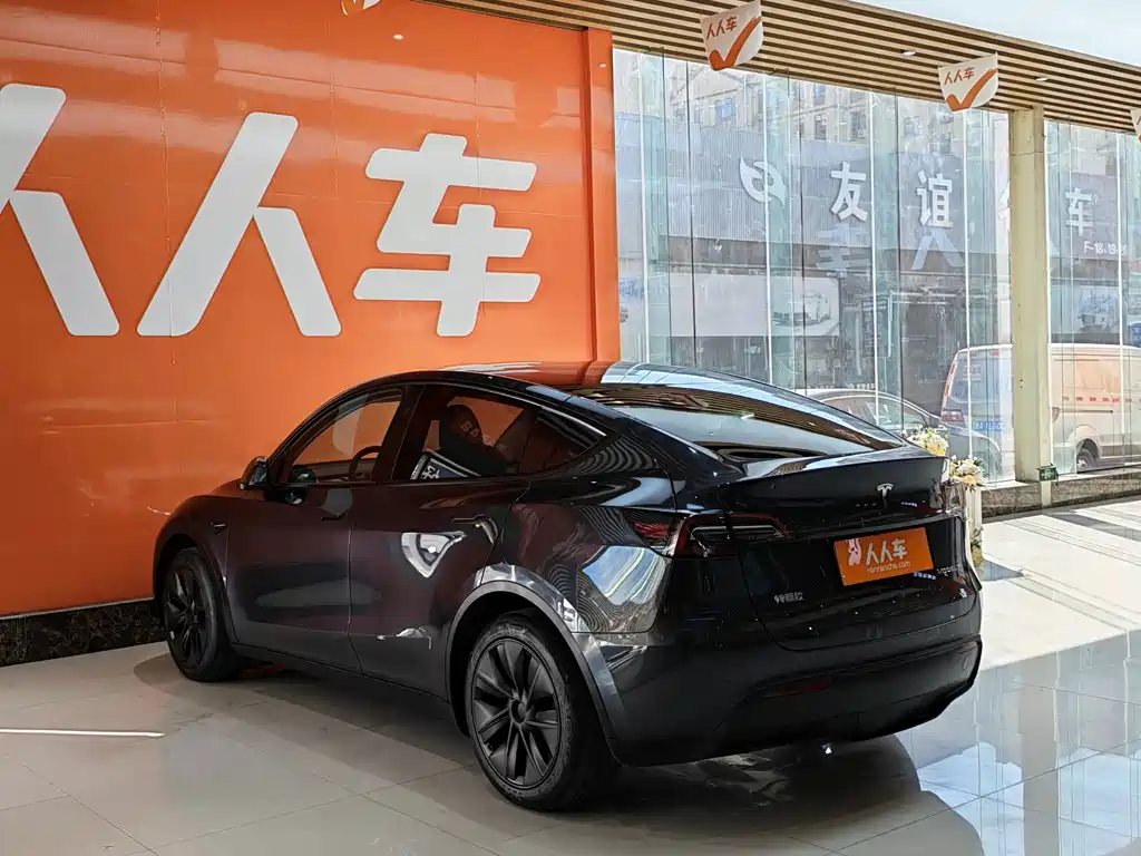 Tesla Model Y — фото 6