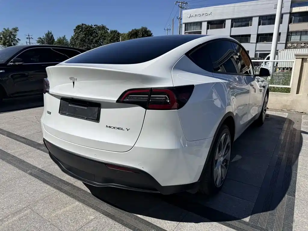 Tesla Model Y — фото 7