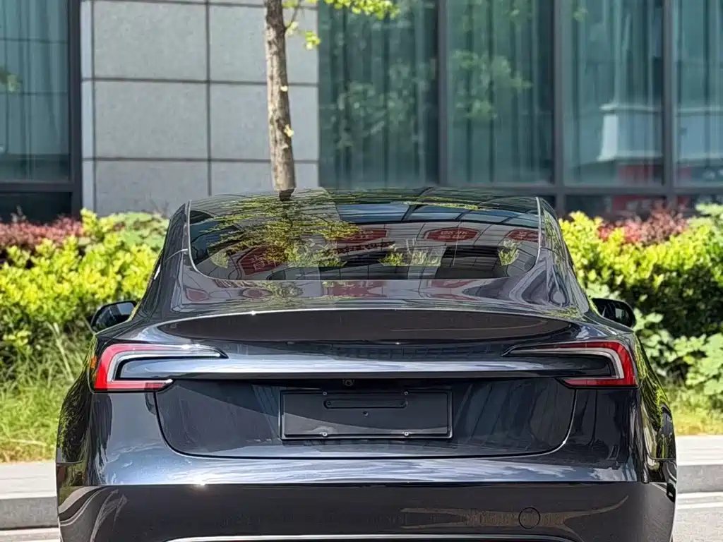 Tesla Model 3 — фото 3