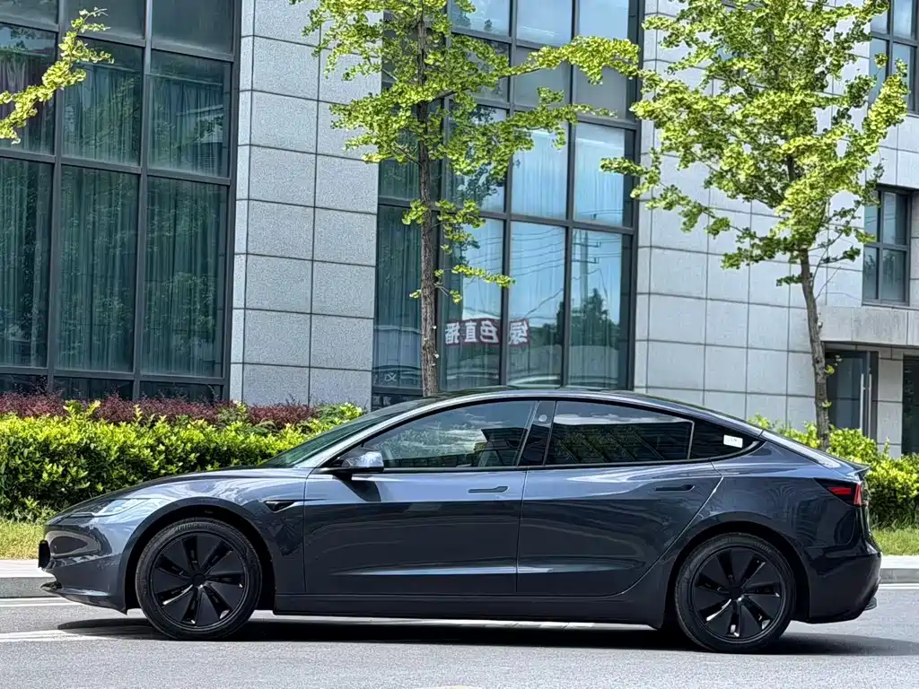 Tesla Model 3 — фото 8