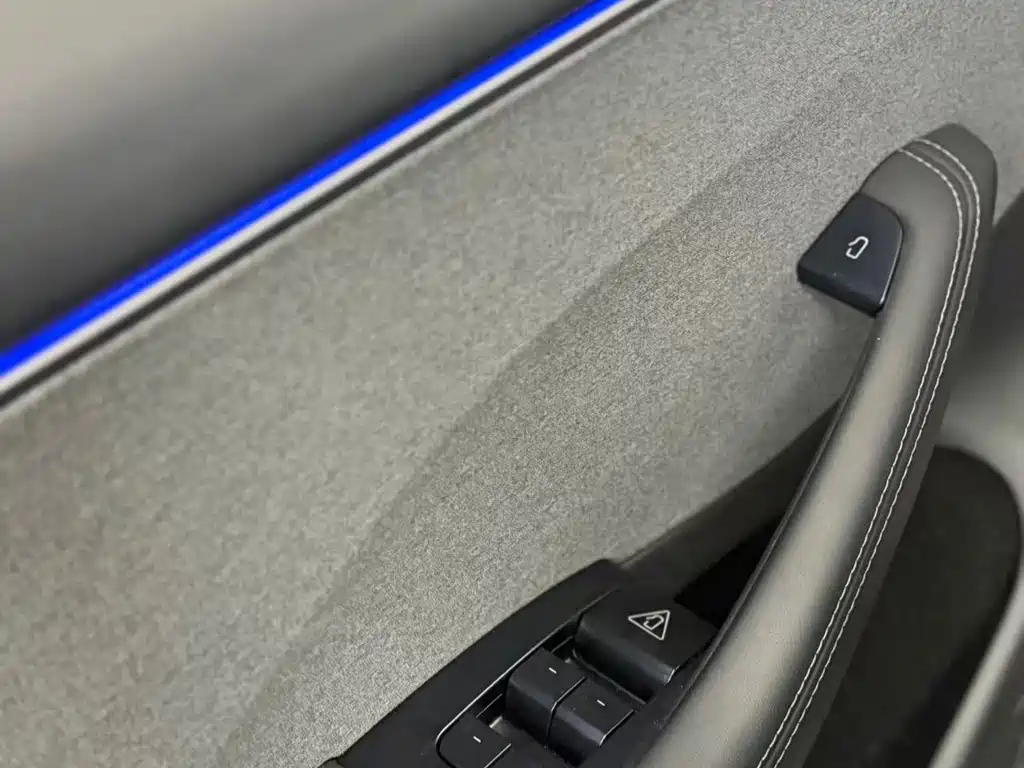 Tesla Model 3 — фото 10