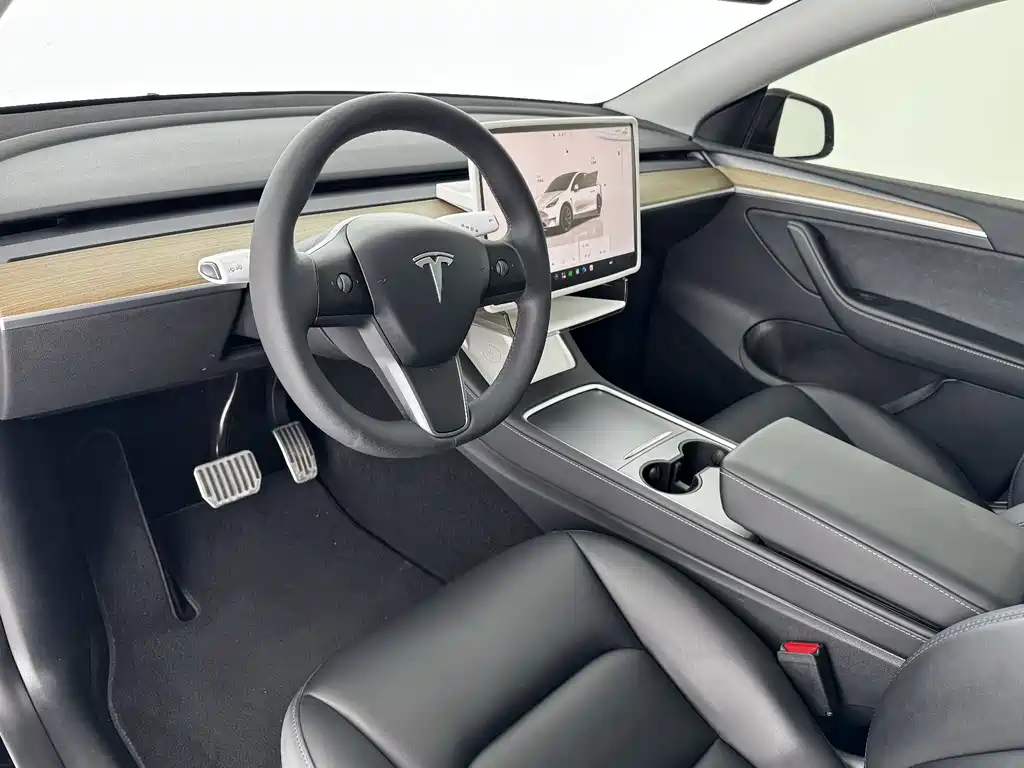 Tesla Model Y — фото 4