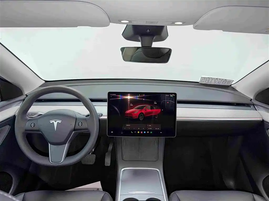 Tesla Model Y — фото 6