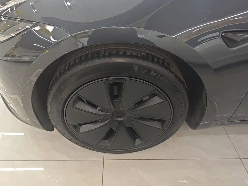 Tesla Model 3 — фото 23
