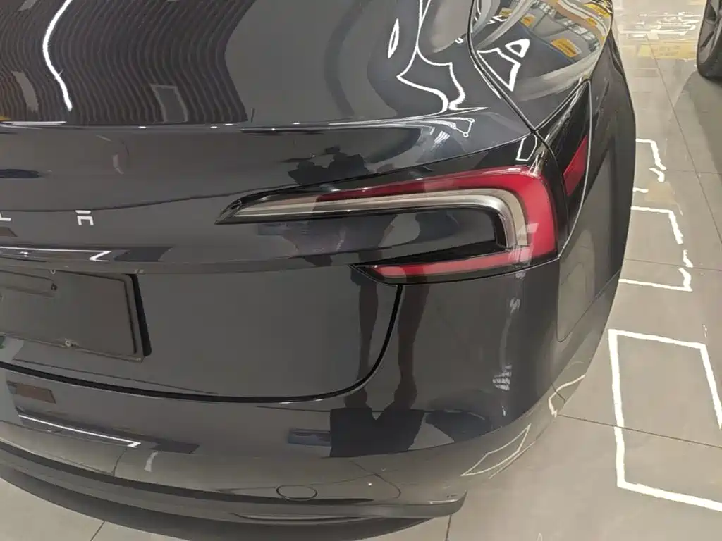 Tesla Model 3 — фото 8