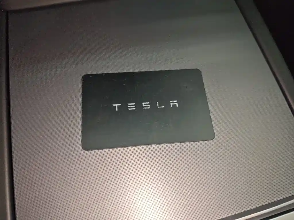 Tesla Model 3 — фото 9