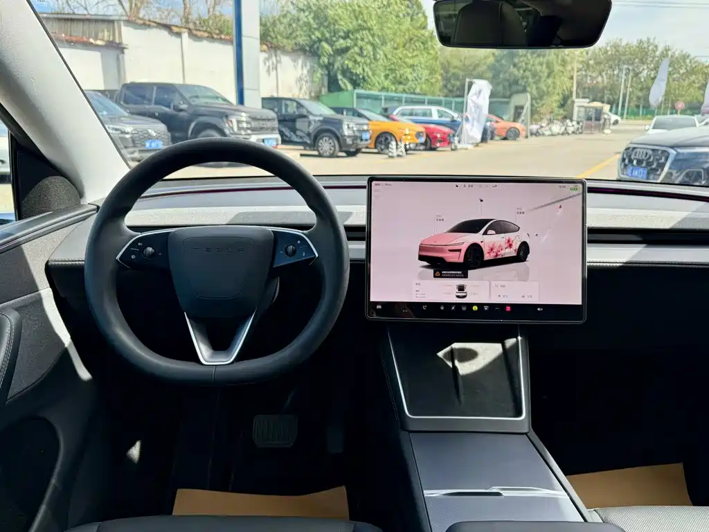 Tesla Model Y — фото 8