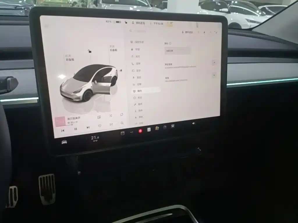 Tesla Model Y — фото 13