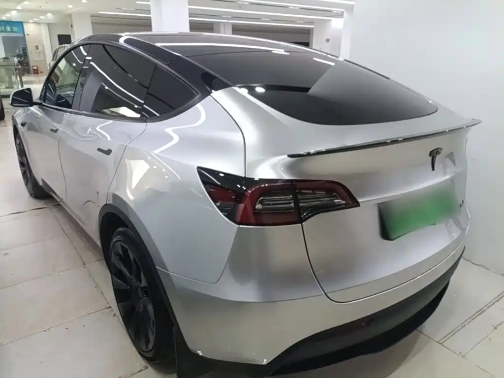 Tesla Model Y — фото 5