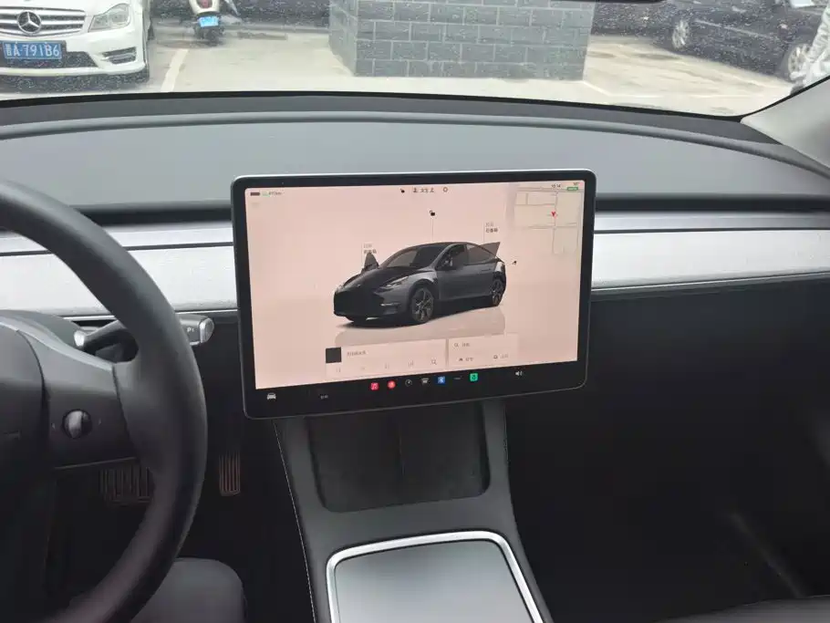 Tesla Model Y — фото 13