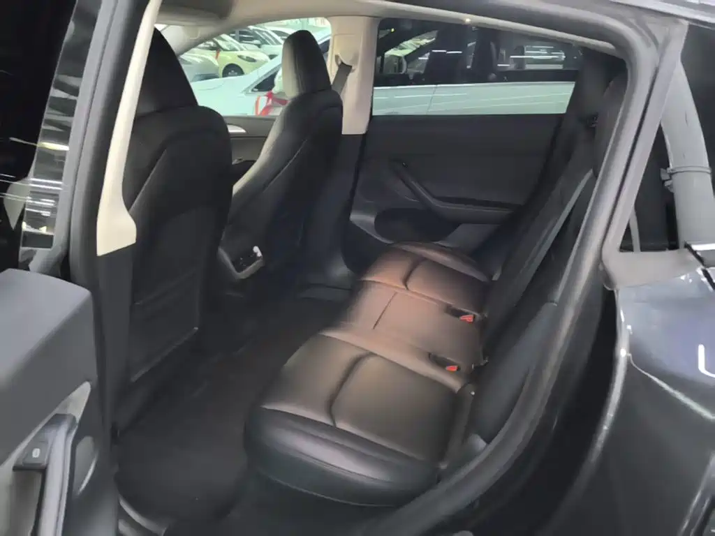 Tesla Model Y — фото 17