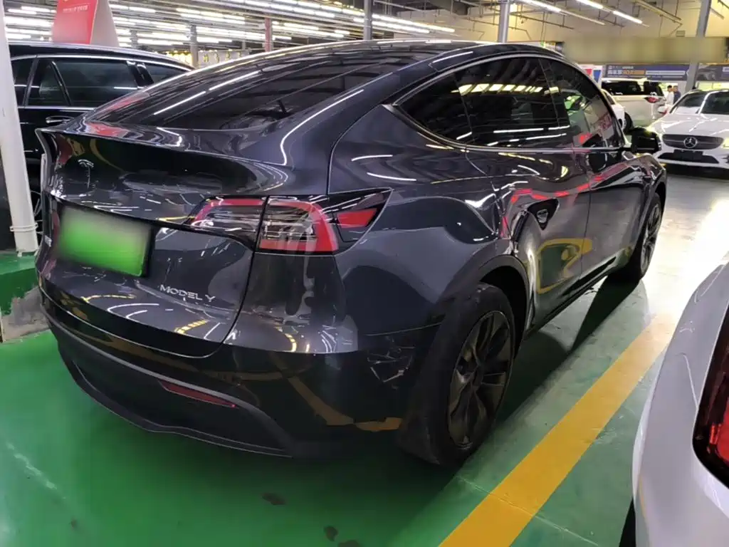 Tesla Model Y — фото 7