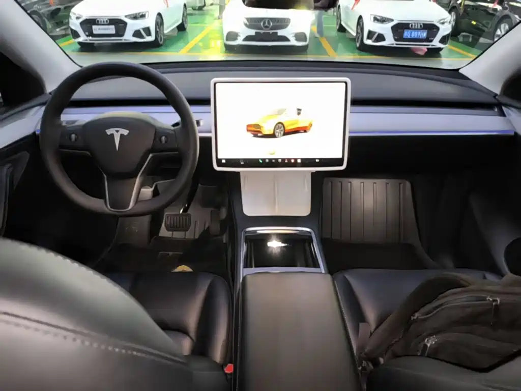 Tesla Model Y — фото 10