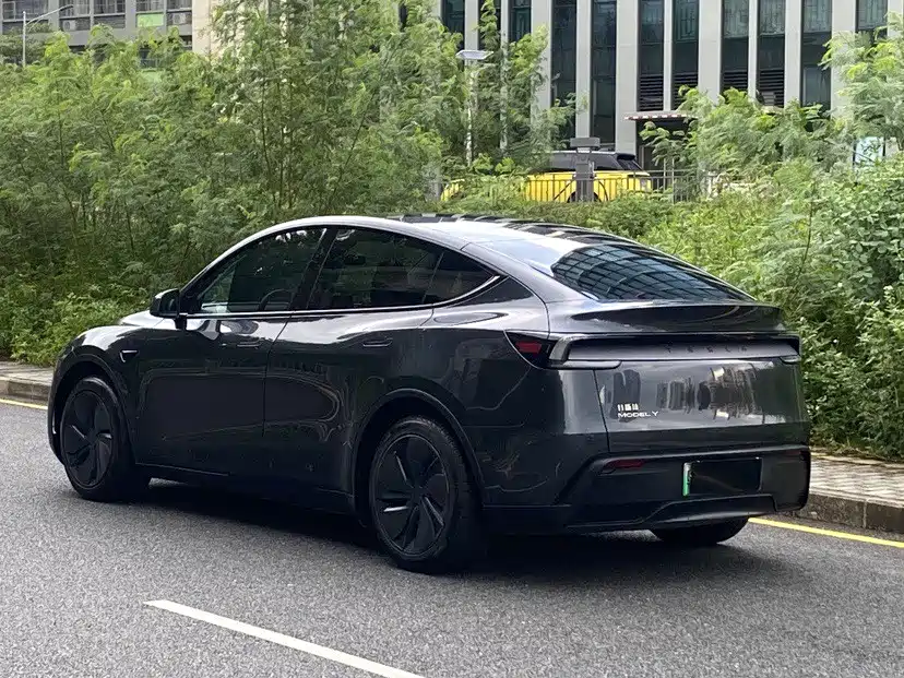 Tesla Model Y — фото 5