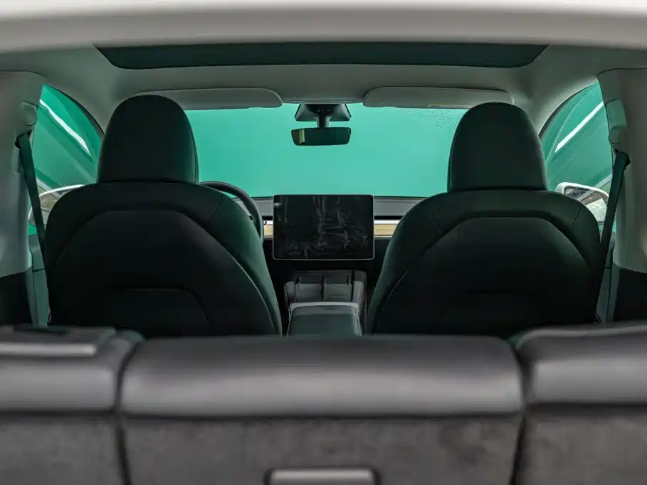 Tesla Model Y — фото 14