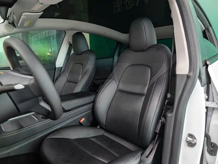 Tesla Model Y — фото 15