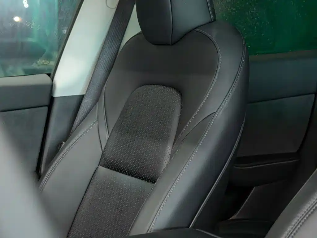 Tesla Model Y — фото 17