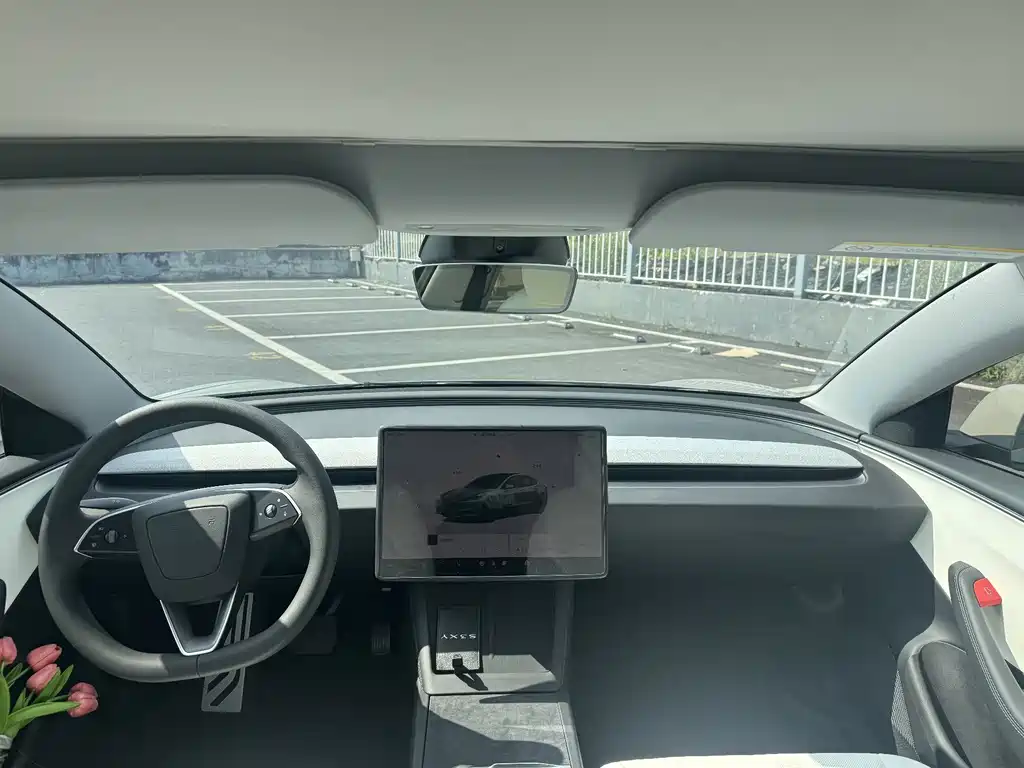 Tesla Model 3 — фото 8