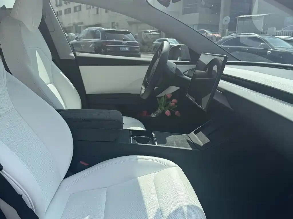 Tesla Model 3 — фото 10
