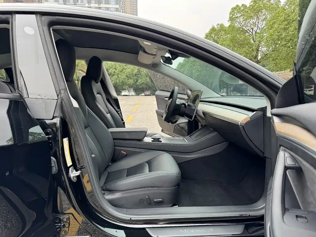 Tesla Model 3 — фото 17